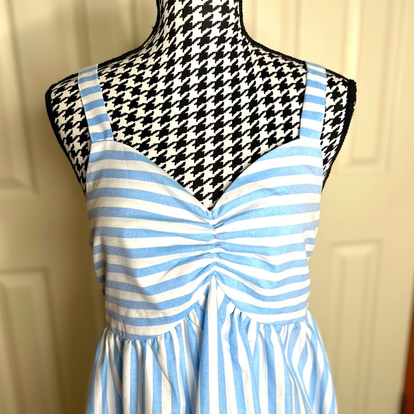 Cupshe striped maxi 🤍💙 - Picture 4 of 6